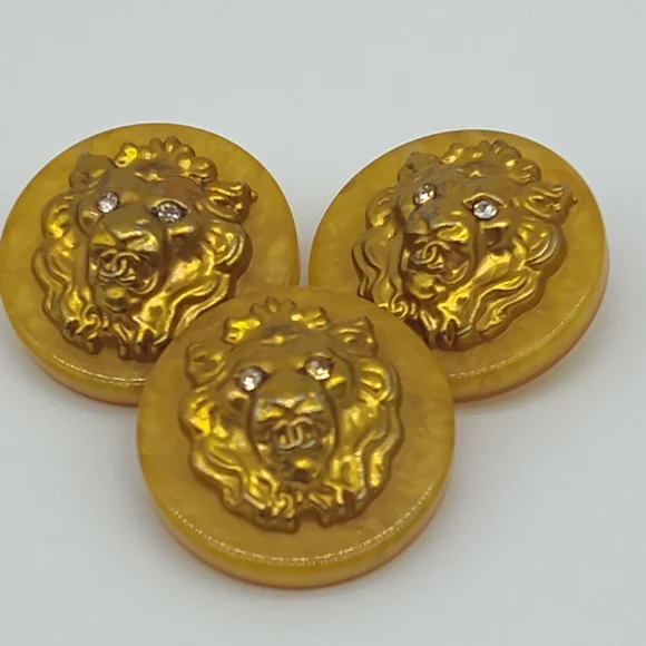 CHANEL Vintage Lion Head Button Set of 3 Amber Resin CC Rhinestone 90s - Picture 3 of 5